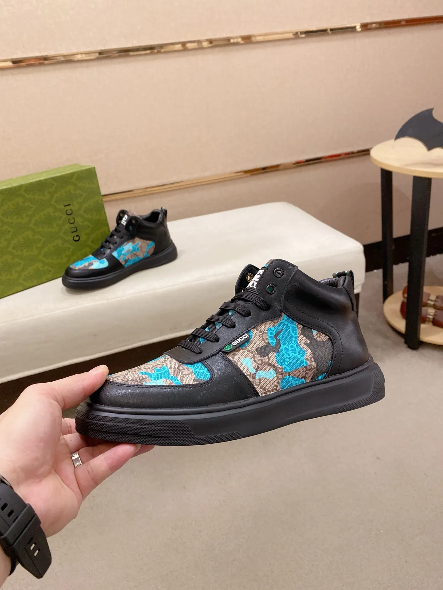 Factory price: 420💰 (GUCCI) The latest model from the official website🎁🎁Casual and fashionable men's shoes👟, hot style💥The version is simple and elegant, exclusive for trendy men. The unique latest brand elements from the official website👑Original Gucci decoration, fashionable and generous, the fabric is original cowhide ✅Mesh breathable lining, the official website specifies wear-resistant casual outsole, the classic model is taken in kind at the counter🎬38-44 (can be customized for 45 non-refundable)